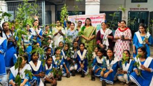 Revamp India Foundation: कहानियों से सिखाया पेड़ का महत्व, रिवैम्प इंडिया फाउंडेशन और समवेत फाउंडेशन द्वारा 500 पौधों का वितरण