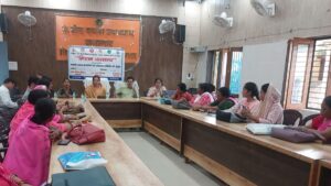 Kaimganj: बाल कल्याण एवं संरक्षण समिति की बैठक में बाल श्रम और बाल विवाह रोकने पर ज़ोर, हेल्प लाइन नंबरों की दी गई जानकारी